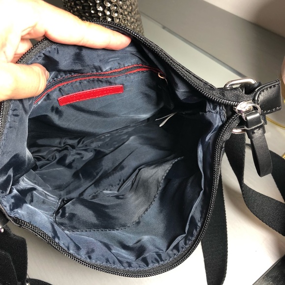 Tommy Hilfiger Flag Crossbody purse - Picture 7 of 8